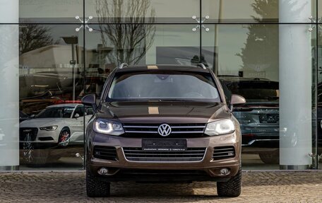Volkswagen Touareg III, 2012 год, 2 095 000 рублей, 2 фотография