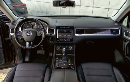 Volkswagen Touareg III, 2012 год, 2 095 000 рублей, 16 фотография