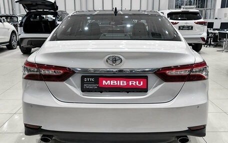 Toyota Camry, 2023 год, 3 499 000 рублей, 10 фотография