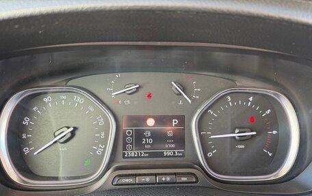 Peugeot Traveller I, 2018 год, 2 300 000 рублей, 17 фотография