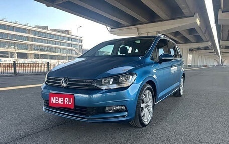 Volkswagen Touran III, 2022 год, 2 430 000 рублей, 1 фотография