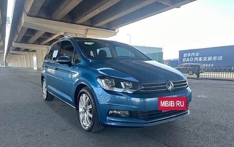 Volkswagen Touran III, 2022 год, 2 430 000 рублей, 3 фотография