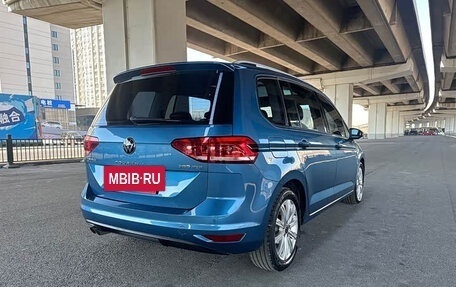 Volkswagen Touran III, 2022 год, 2 430 000 рублей, 9 фотография