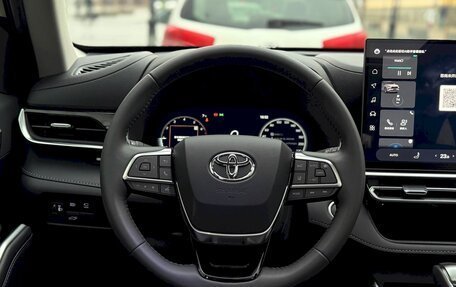 Toyota Highlander, 2026 год, 5 600 000 рублей, 27 фотография