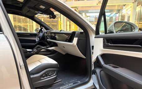 Porsche Cayenne III, 2025 год, 22 690 000 рублей, 21 фотография