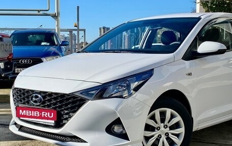 Hyundai Solaris II рестайлинг, 2021 год, 1 690 000 рублей, 2 фотография