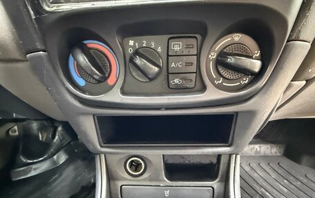 Nissan Almera, 2002 год, 200 000 рублей, 13 фотография