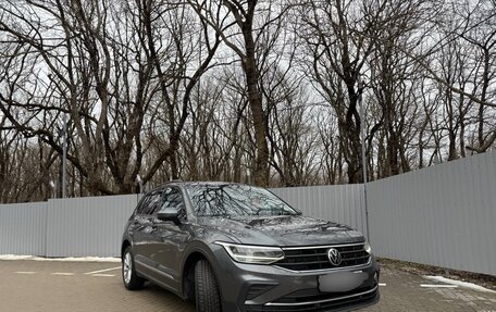 Volkswagen Tiguan II, 2021 год, 2 750 000 рублей, 1 фотография