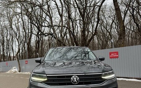 Volkswagen Tiguan II, 2021 год, 2 750 000 рублей, 2 фотография