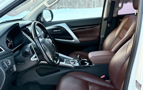 Mitsubishi Pajero Sport III рестайлинг, 2017 год, 3 000 000 рублей, 10 фотография