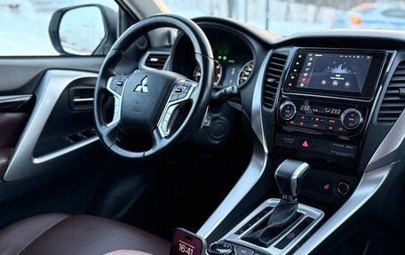 Mitsubishi Pajero Sport III рестайлинг, 2017 год, 3 000 000 рублей, 15 фотография