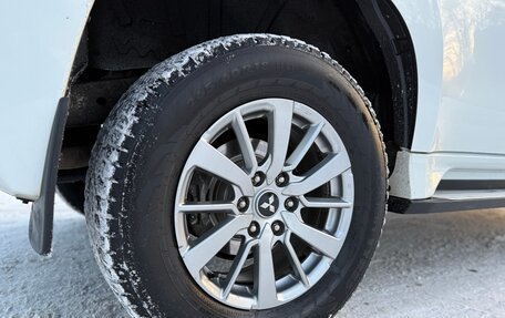 Mitsubishi Pajero Sport III рестайлинг, 2017 год, 3 000 000 рублей, 17 фотография