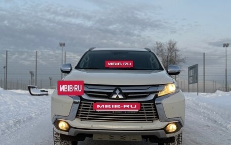 Mitsubishi Pajero Sport III рестайлинг, 2017 год, 3 000 000 рублей, 2 фотография