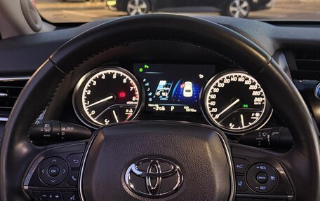 Toyota Camry, 2018 год, 3 300 000 рублей, 10 фотография