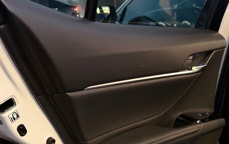 Toyota Camry, 2018 год, 3 300 000 рублей, 18 фотография