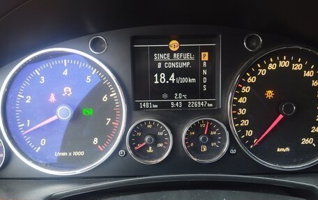 Volkswagen Touareg III, 2005 год, 830 000 рублей, 10 фотография