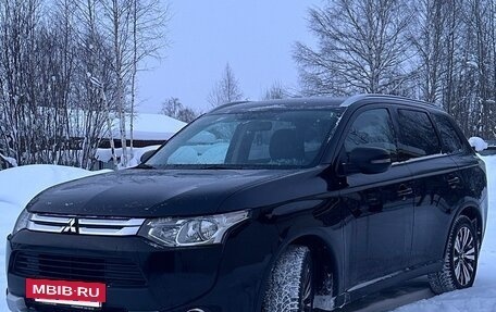 Mitsubishi Outlander III рестайлинг 3, 2014 год, 1 550 000 рублей, 2 фотография