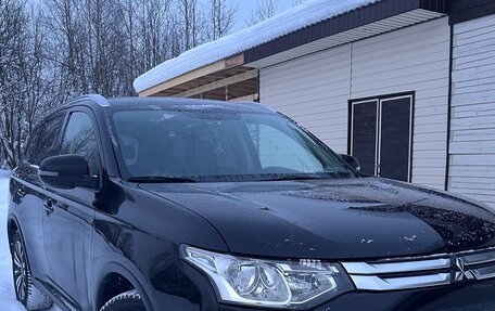 Mitsubishi Outlander III рестайлинг 3, 2014 год, 1 550 000 рублей, 4 фотография