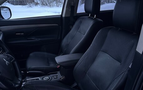 Mitsubishi Outlander III рестайлинг 3, 2014 год, 1 550 000 рублей, 9 фотография