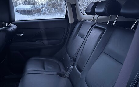 Mitsubishi Outlander III рестайлинг 3, 2014 год, 1 550 000 рублей, 13 фотография