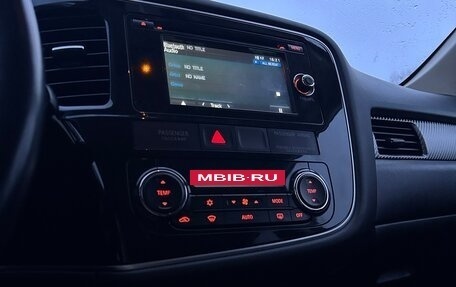 Mitsubishi Outlander III рестайлинг 3, 2014 год, 1 550 000 рублей, 10 фотография