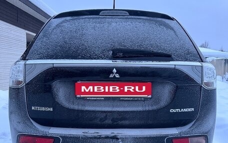 Mitsubishi Outlander III рестайлинг 3, 2014 год, 1 550 000 рублей, 3 фотография