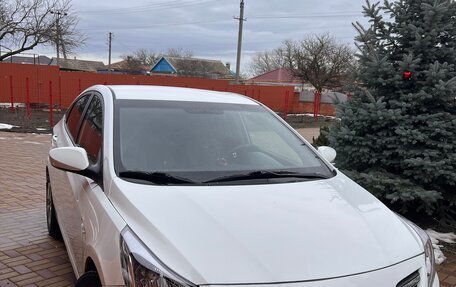 Hyundai Solaris II рестайлинг, 2015 год, 1 150 000 рублей, 1 фотография