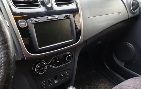 Renault Logan II, 2018 год, 1 350 000 рублей, 3 фотография