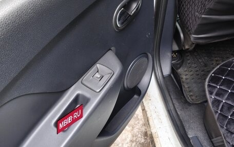 Renault Logan II, 2018 год, 1 350 000 рублей, 2 фотография