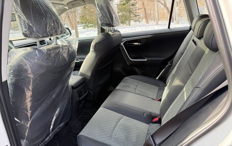 Toyota RAV4, 2025 год, 3 890 000 рублей, 13 фотография