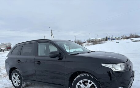 Mitsubishi Outlander III рестайлинг 3, 2013 год, 1 590 000 рублей, 1 фотография