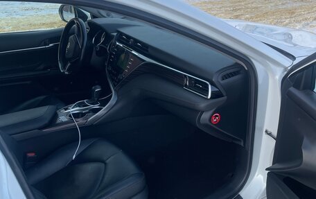 Toyota Camry, 2019 год, 2 750 000 рублей, 7 фотография