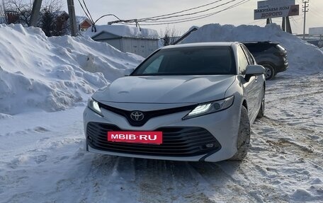 Toyota Camry, 2019 год, 2 750 000 рублей, 2 фотография