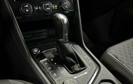 Volkswagen Tiguan II, 2017 год, 2 632 000 рублей, 23 фотография