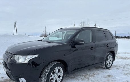 Mitsubishi Outlander III рестайлинг 3, 2013 год, 1 590 000 рублей, 3 фотография
