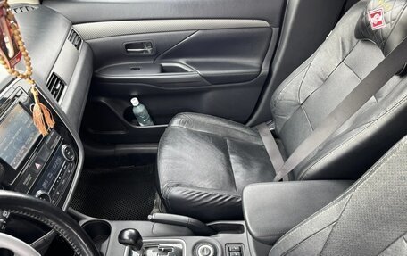 Mitsubishi Outlander III рестайлинг 3, 2013 год, 1 590 000 рублей, 10 фотография