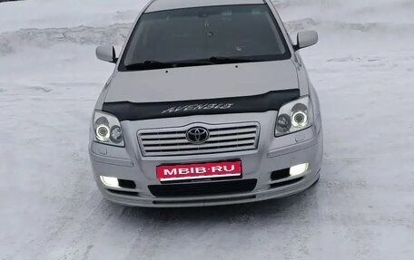 Toyota Avensis III рестайлинг, 2004 год, 749 000 рублей, 1 фотография