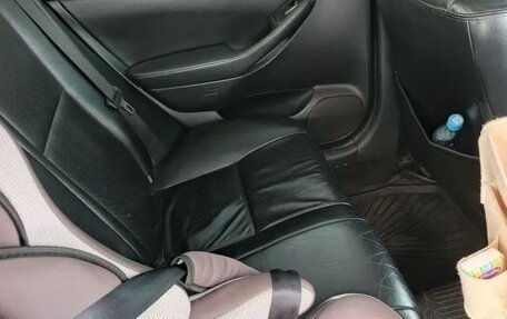 Toyota Avensis III рестайлинг, 2004 год, 749 000 рублей, 6 фотография