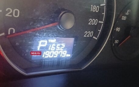 Hyundai H-1 II рестайлинг, 2016 год, 2 500 000 рублей, 17 фотография