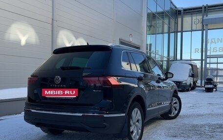 Volkswagen Tiguan II, 2021 год, 3 050 000 рублей, 3 фотография