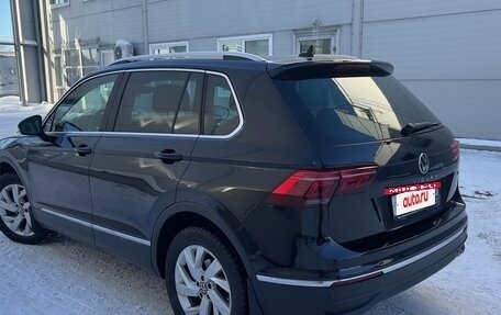 Volkswagen Tiguan II, 2021 год, 3 050 000 рублей, 4 фотография