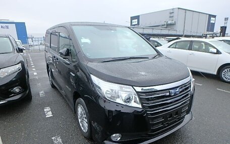 Toyota Noah III, 2015 год, 2 550 000 рублей, 1 фотография