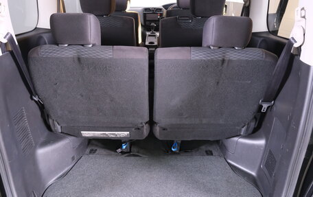 Nissan Serena IV, 2016 год, 1 399 000 рублей, 23 фотография