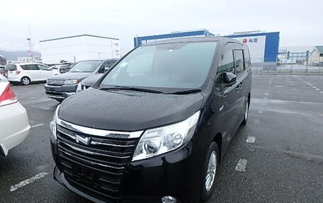 Toyota Noah III, 2015 год, 2 550 000 рублей, 3 фотография
