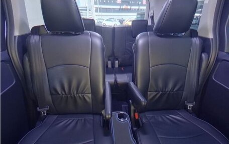 Toyota Noah III, 2015 год, 2 550 000 рублей, 7 фотография