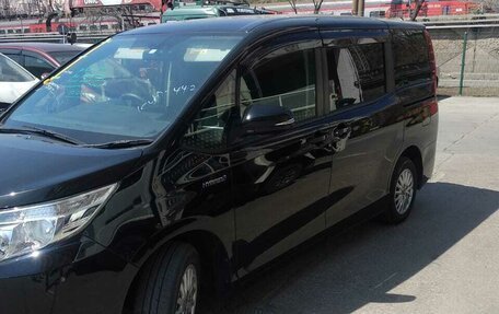 Toyota Noah III, 2015 год, 2 550 000 рублей, 10 фотография