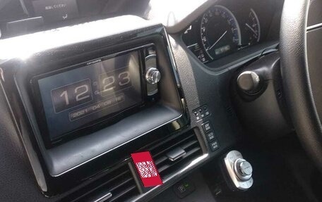 Toyota Noah III, 2015 год, 2 550 000 рублей, 8 фотография