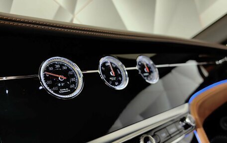 Bentley Continental GT III, 2018 год, 20 000 000 рублей, 25 фотография