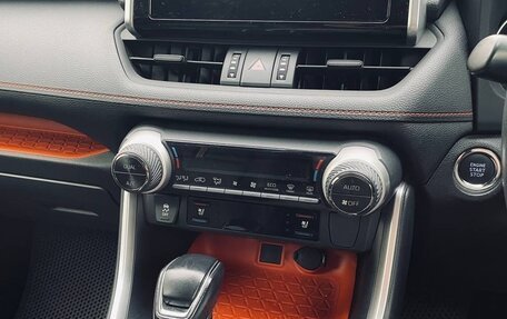 Toyota RAV4, 2020 год, 2 950 000 рублей, 8 фотография