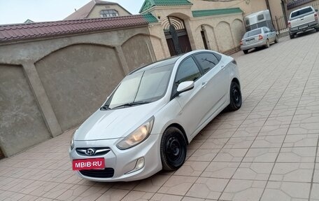 Hyundai Solaris II рестайлинг, 2014 год, 490 000 рублей, 2 фотография